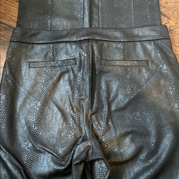 NYDJ black snake print slim trousers NWOT - Picture 3 of 6